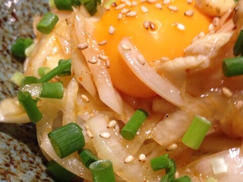 鶏ユッケ丼（生親子丼）